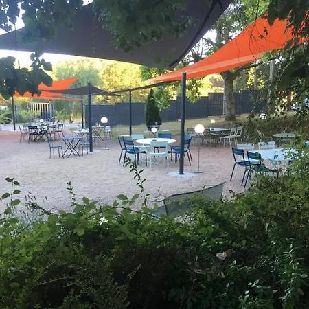 Logis Restaurant La Fontaine מלון